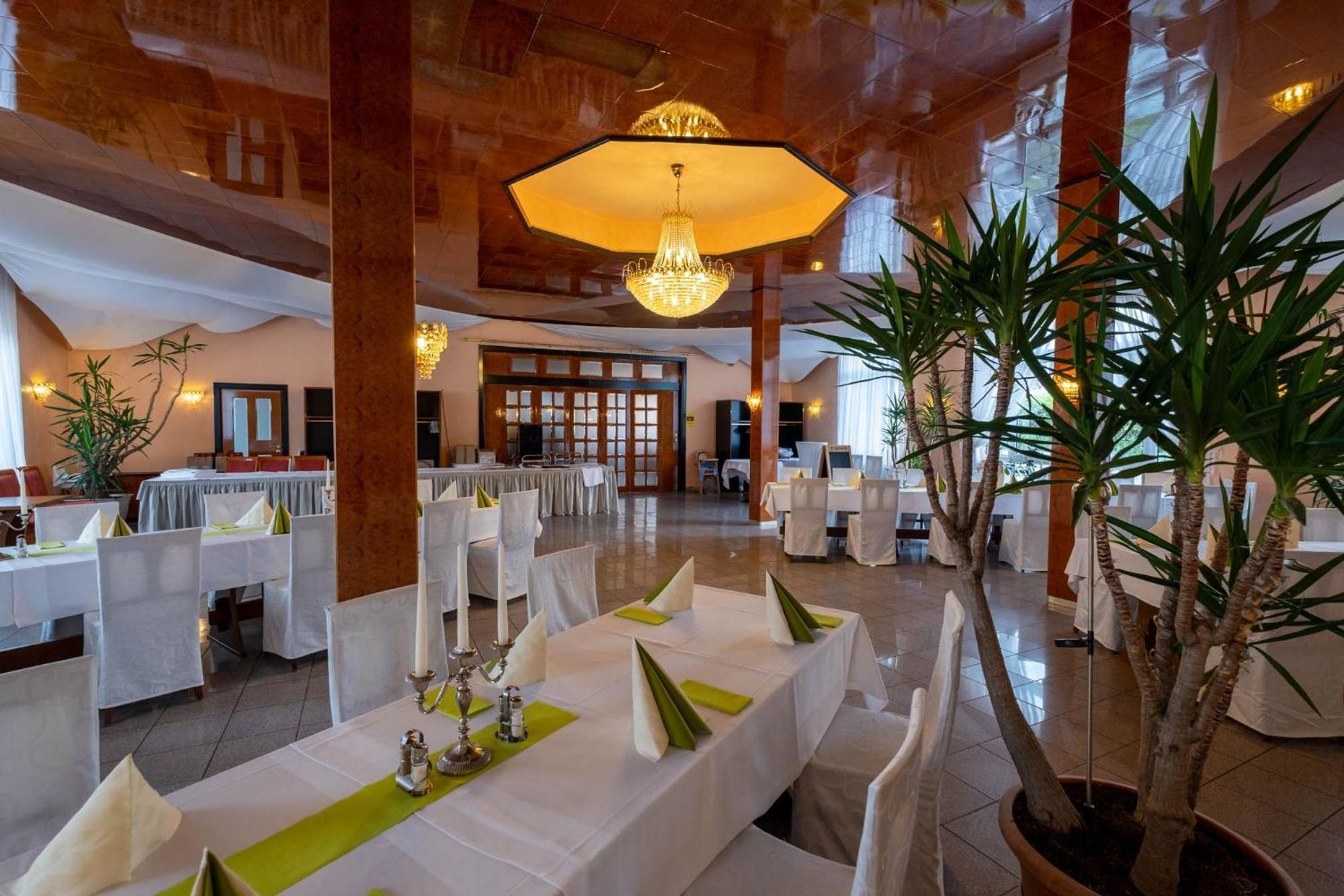 Kraichtaler Hof Hotel Bagian luar foto