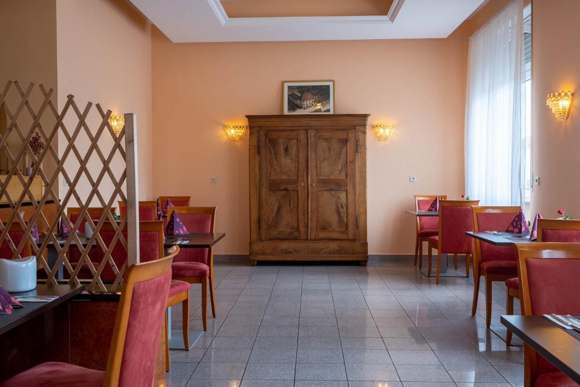 Kraichtaler Hof Hotel Bagian luar foto